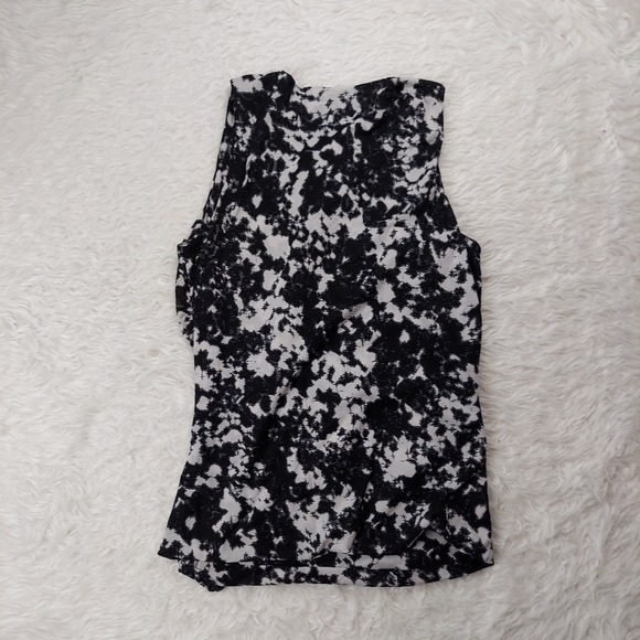 Casual Express • V Neck Blouse - Picture 4 of 4